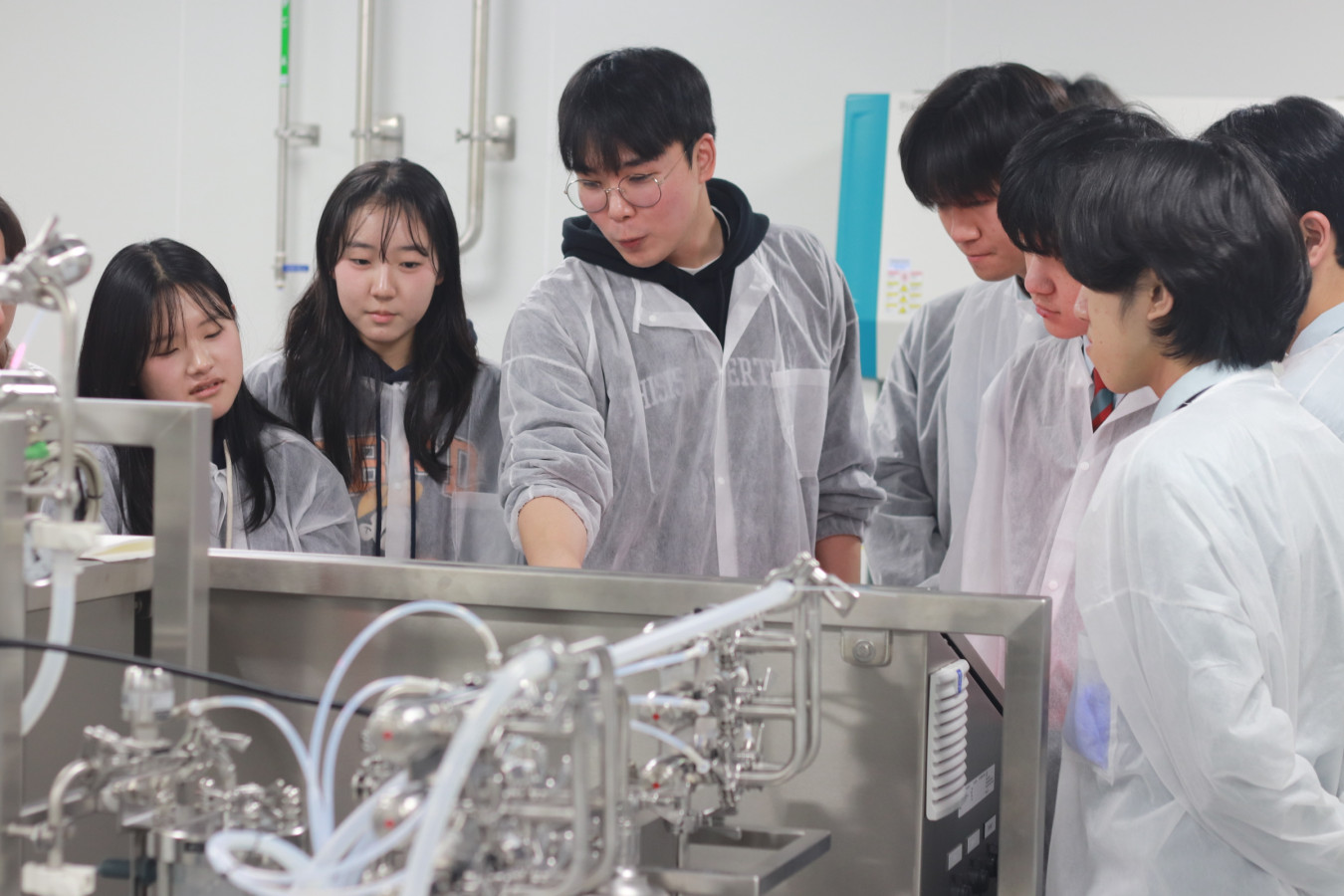 2. 정제 장비 조작 실습 모습.jpg